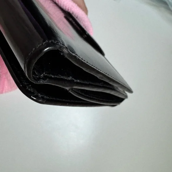 Gucci Black Patent Leather Embossed Logo Wallet EUC with COA - Picture 2 of 16